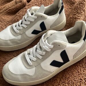 Veja, Size 7, color is off-white, lite grey, and navy